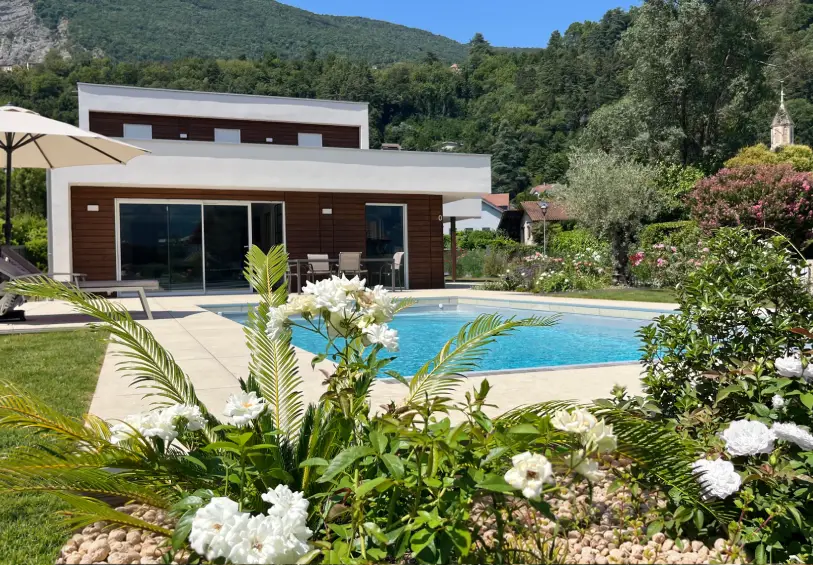 jardin contemporain piscine poolhouse